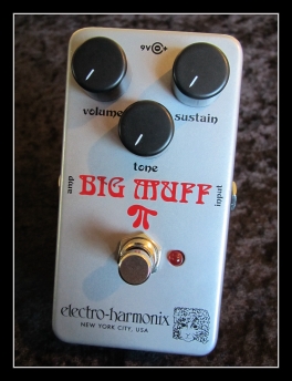 EHX Ram's Head Big Muff Pi Effects Pedal